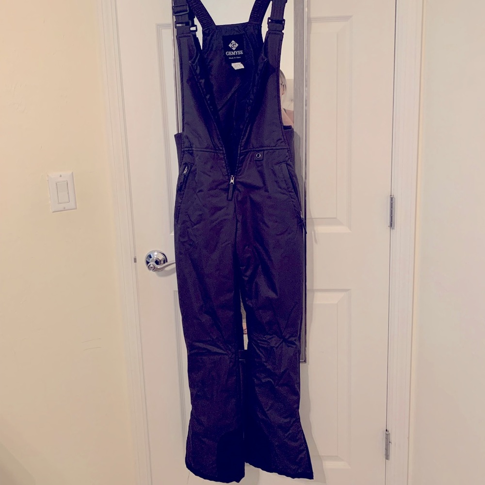Ski bib (pants) for women. Only worn once.